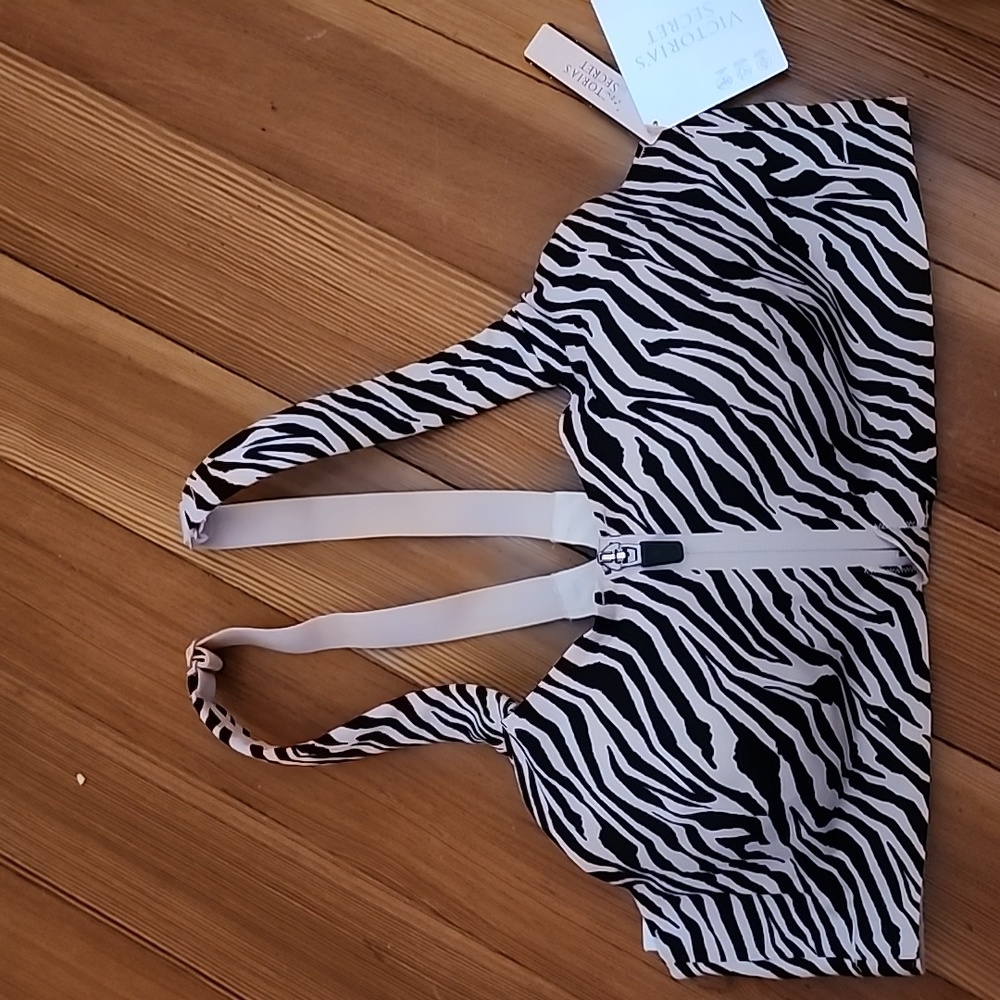 NWT Victoria Secret front close sport bar